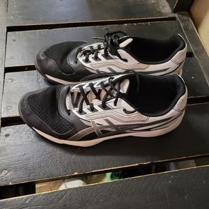 ASICS volleyball shoes size 9